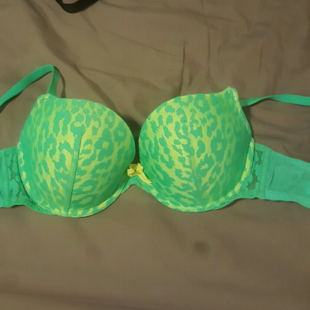 Victoria's Secret push up bra 34DD